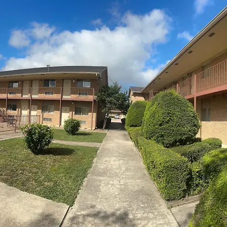Hallmark Inn And Suites